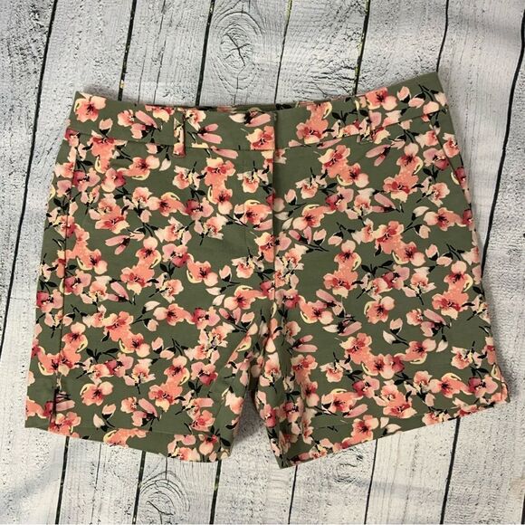 WHITE HOUSE BLACK MARKET 5” Shorts - Picture 1 of 3